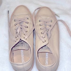 Women’s converse.  Lightly used
